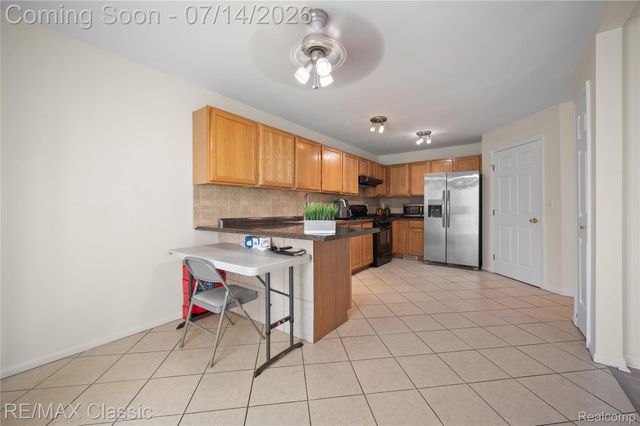 29790 Palmer Court, Farmington Hills, MI 48336