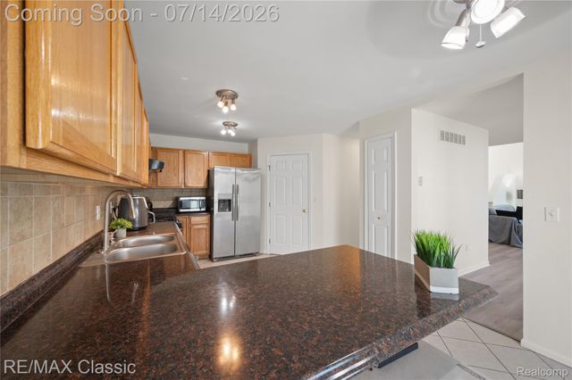 29790 Palmer Court, Farmington Hills, MI 48336