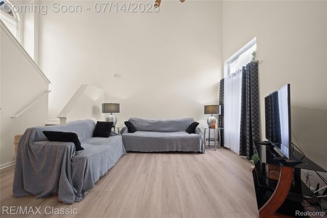 29790 Palmer Court, Farmington Hills, MI 48336