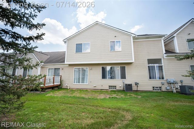 29790 Palmer Court, Farmington Hills, MI 48336