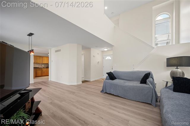 29790 Palmer Court, Farmington Hills, MI 48336