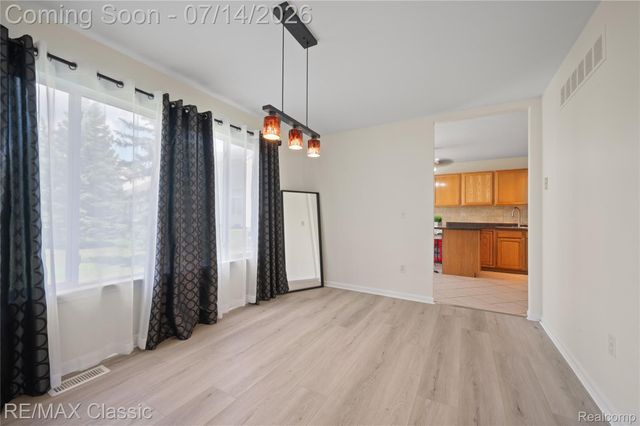 29790 Palmer Court, Farmington Hills, MI 48336
