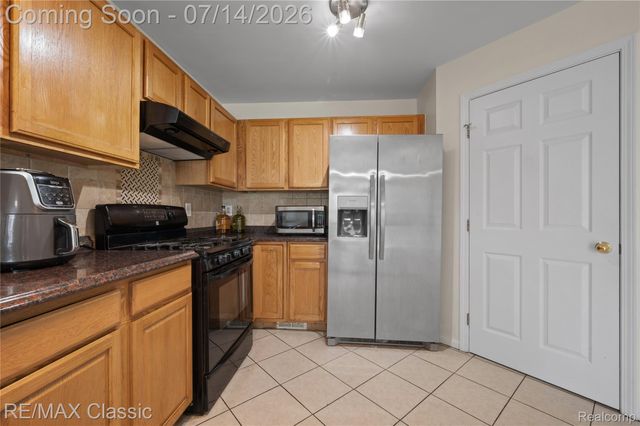 29790 Palmer Court, Farmington Hills, MI 48336