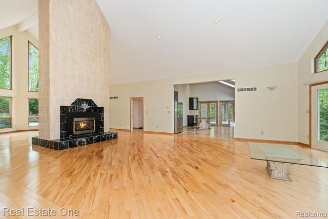 2670 Spring Grove Drive, Brighton, MI 48114