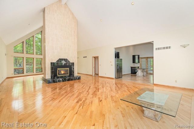2670 Spring Grove Drive, Brighton, MI 48114