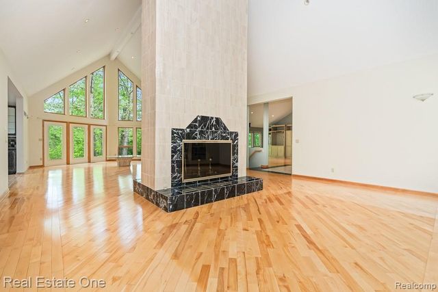2670 Spring Grove Drive, Brighton, MI 48114