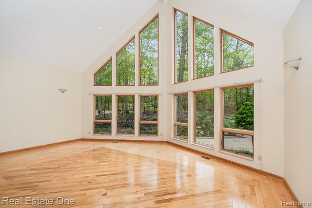 2670 Spring Grove Drive, Brighton, MI 48114