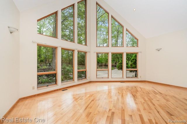 2670 Spring Grove Drive, Brighton, MI 48114