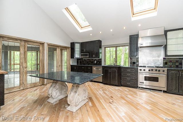 2670 Spring Grove Drive, Brighton, MI 48114