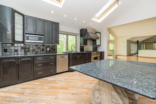 2670 Spring Grove Drive, Brighton, MI 48114