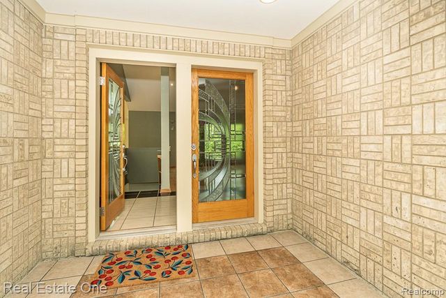 2670 Spring Grove Drive, Brighton, MI 48114