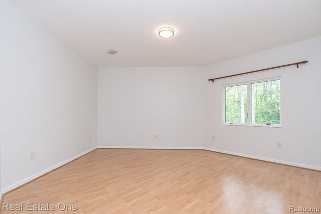 2670 Spring Grove Drive, Brighton, MI 48114