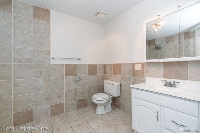 2670 Spring Grove Drive, Brighton, MI 48114