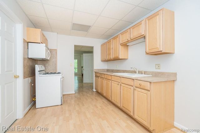 2670 Spring Grove Drive, Brighton, MI 48114