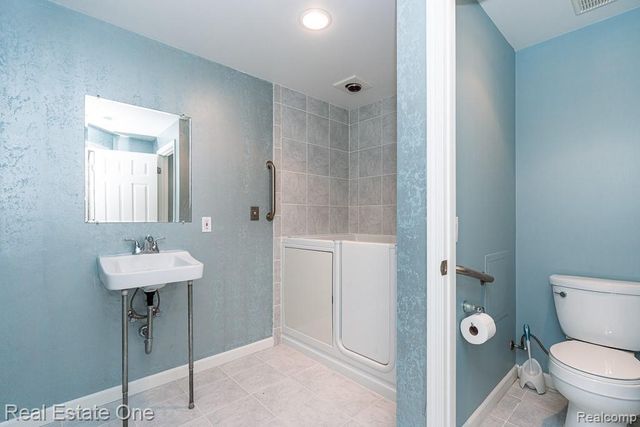 2670 Spring Grove Drive, Brighton, MI 48114