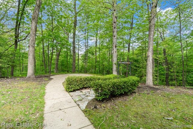 2670 Spring Grove Drive, Brighton, MI 48114