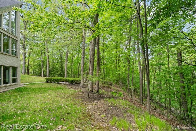 2670 Spring Grove Drive, Brighton, MI 48114