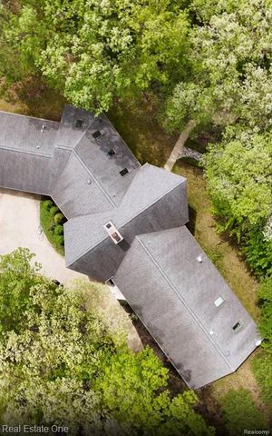 2670 Spring Grove Drive, Brighton, MI 48114