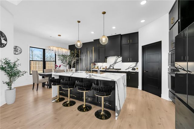 381 Rainforest Loop, Centerton, AR 72719