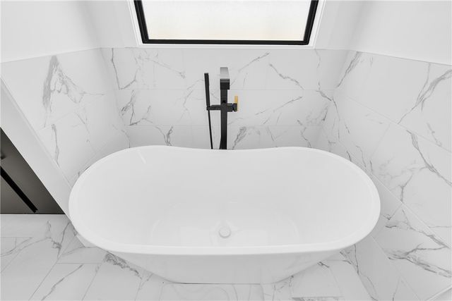 381 Rainforest Loop, Centerton, AR 72719