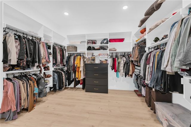 381 Rainforest Loop, Centerton, AR 72719