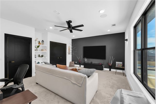 381 Rainforest Loop, Centerton, AR 72719