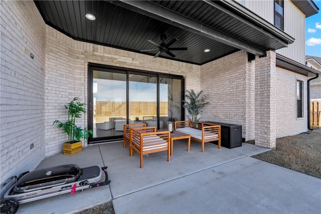 381 Rainforest Loop, Centerton, AR 72719