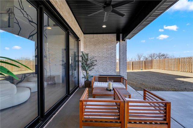 381 Rainforest Loop, Centerton, AR 72719