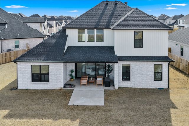 381 Rainforest Loop, Centerton, AR 72719