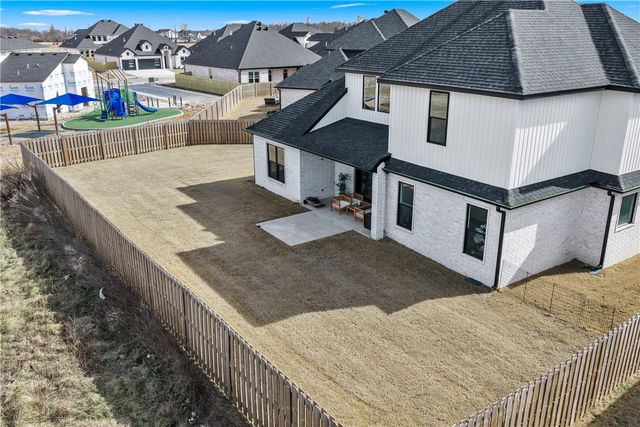 381 Rainforest Loop, Centerton, AR 72719