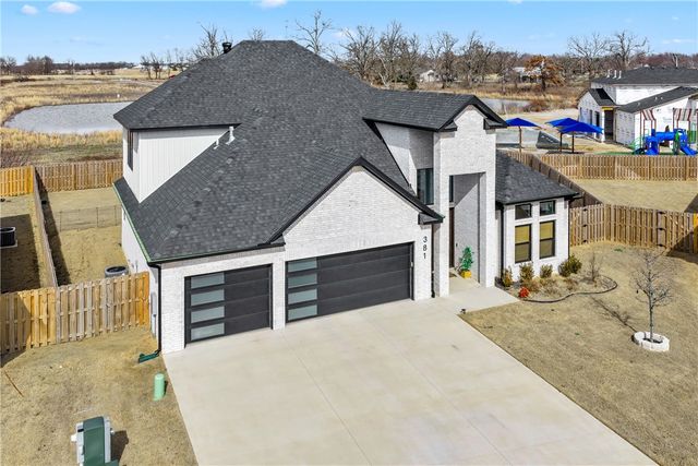 381 Rainforest Loop, Centerton, AR 72719