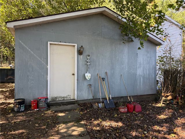 226 Ridge Ave, Applewold Boro, PA 16201