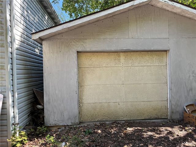 226 Ridge Ave, Applewold Boro, PA 16201