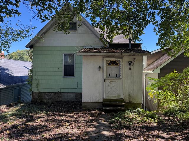 226 Ridge Ave, Applewold Boro, PA 16201