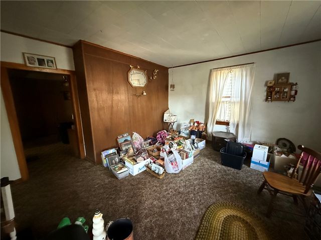 226 Ridge Ave, Applewold Boro, PA 16201