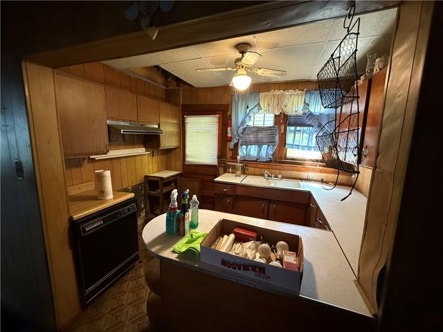 226 Ridge Ave, Applewold Boro, PA 16201