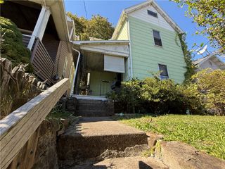 226 Ridge Ave, Applewold Boro, PA 16201