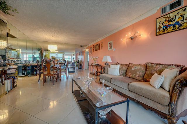 2901 N Nob Hill Road 303, Sunrise, FL 33322
