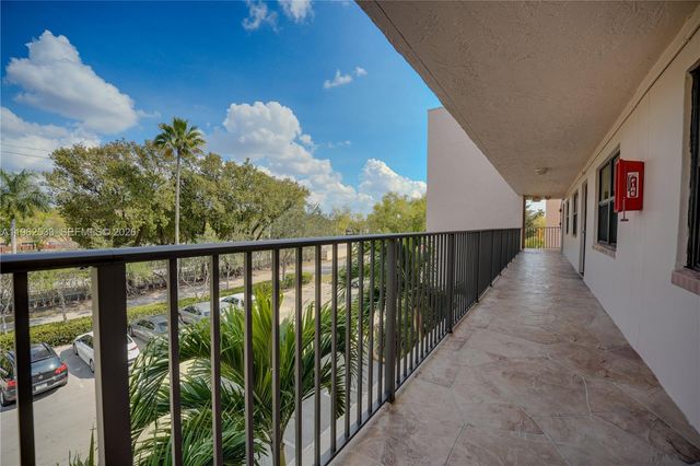 2901 N Nob Hill Road 303, Sunrise, FL 33322