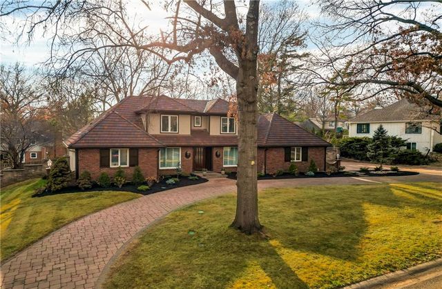 5209 W 83rd Terrace, Prairie Village, KS 66207