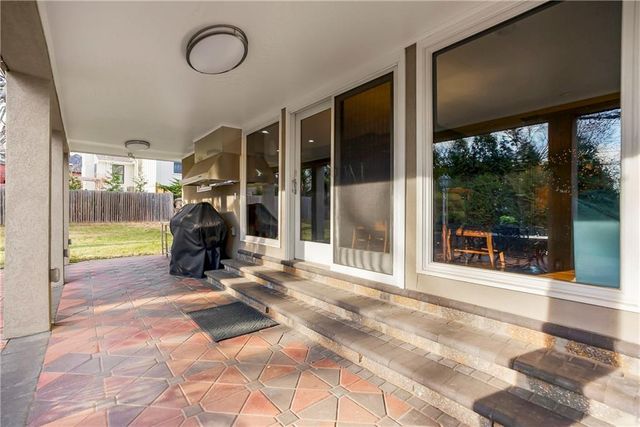 5209 W 83rd Terrace, Prairie Village, KS 66207