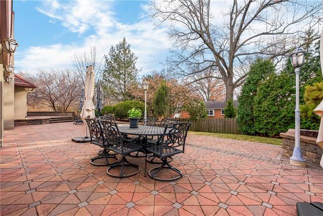 5209 W 83rd Terrace, Prairie Village, KS 66207