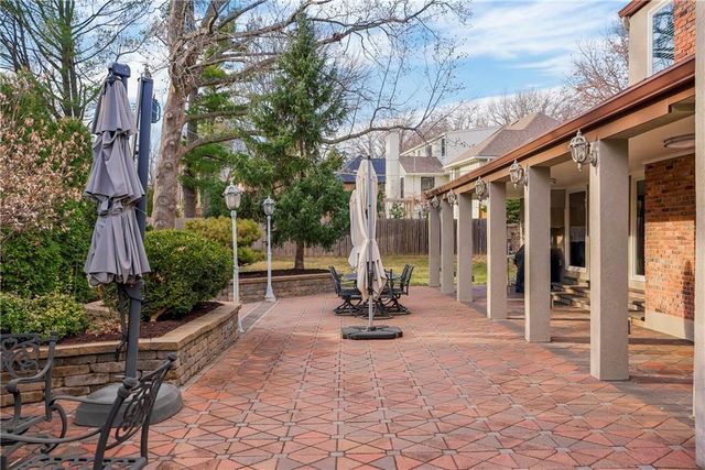 5209 W 83rd Terrace, Prairie Village, KS 66207