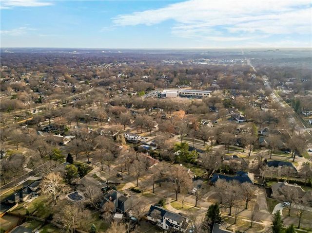 5209 W 83rd Terrace, Prairie Village, KS 66207