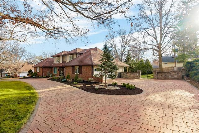 5209 W 83rd Terrace, Prairie Village, KS 66207