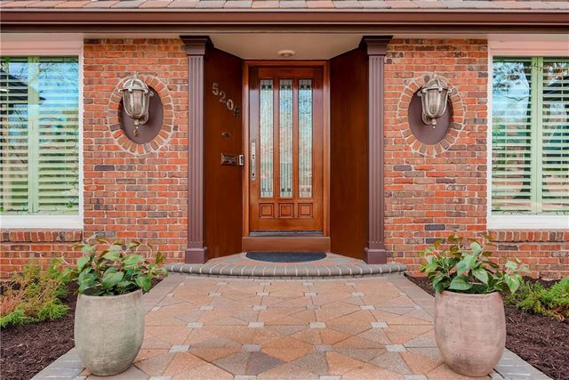 5209 W 83rd Terrace, Prairie Village, KS 66207