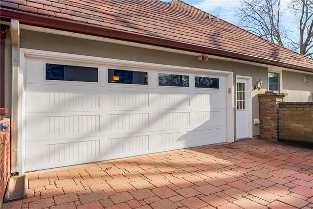 5209 W 83rd Terrace, Prairie Village, KS 66207