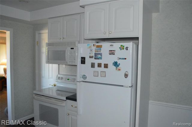 26006 S Elsinore Road, Redford, MI 48239
