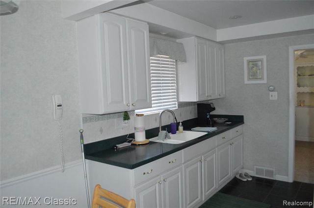 26006 S Elsinore Road, Redford, MI 48239