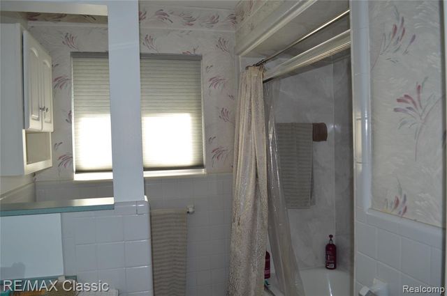 26006 S Elsinore Road, Redford, MI 48239